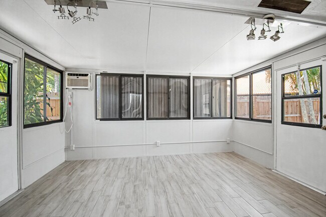 Building Photo - 7407 Silver Woods Ct