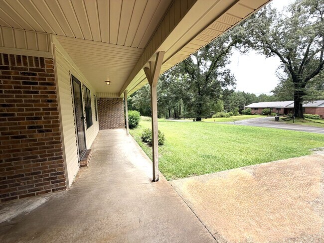 Building Photo - 4 bed/3 bath house in Tupelo