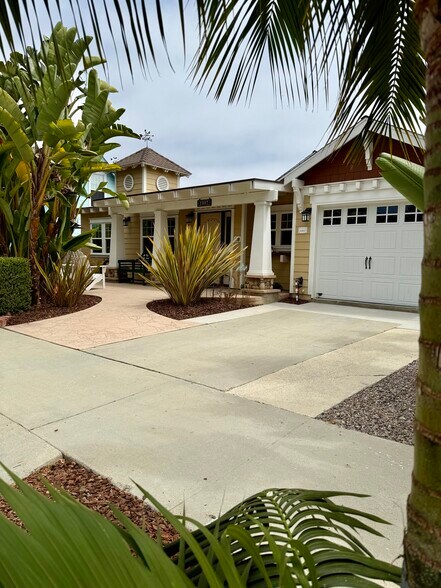 Easy driveway parking - 1507 San Jose St