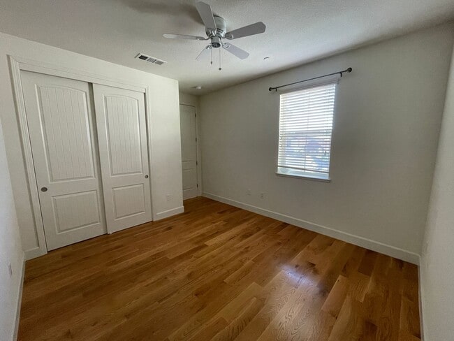 Building Photo - 2024 Newcastle Dr