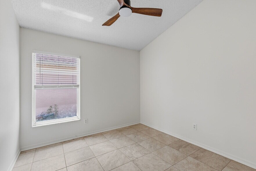 Building Photo - 8026 Waldorf Ct