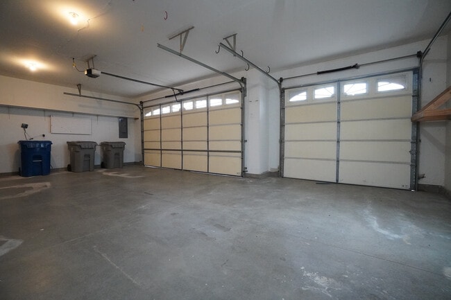 Building Photo - 11565 W Zachery Ave