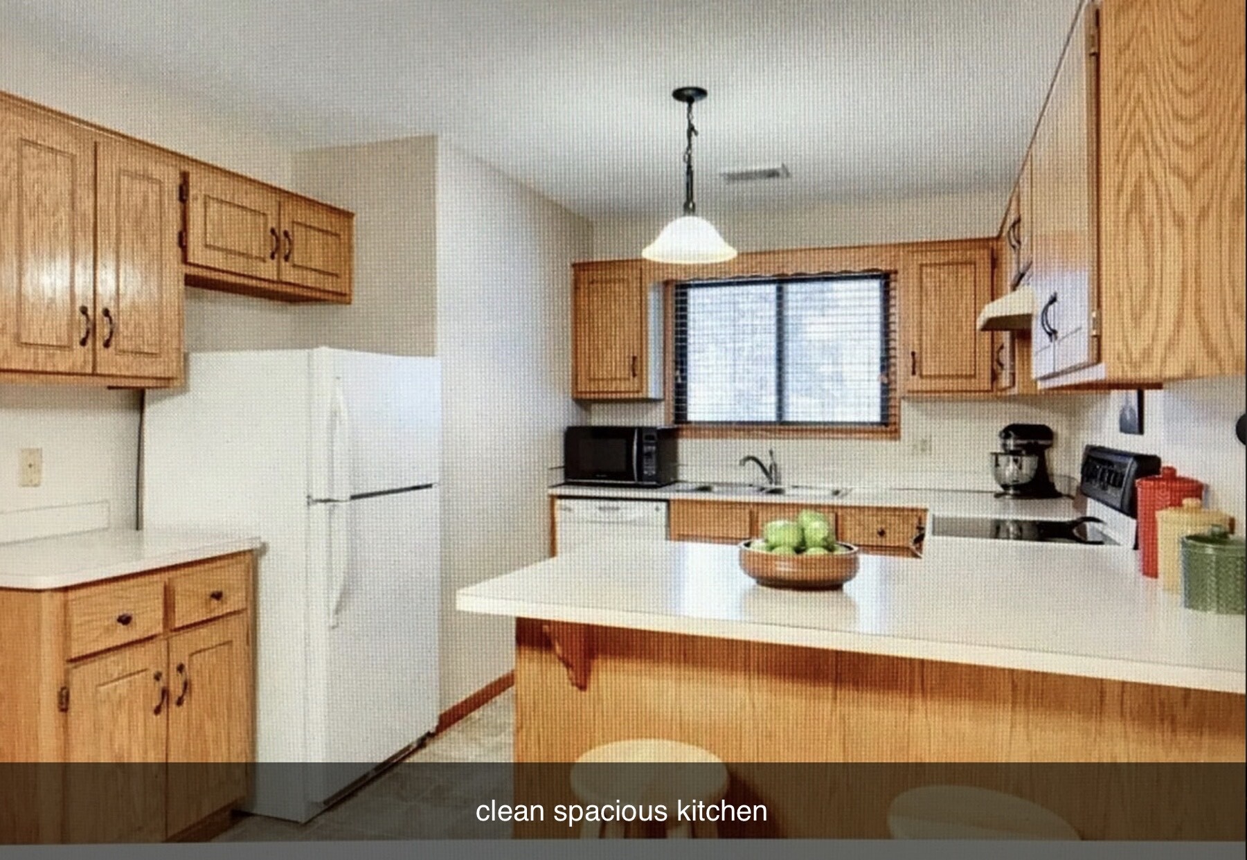 Building Photo - 3985 Parkridge Dr