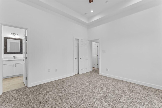 Building Photo - 7805 Farnsworth St