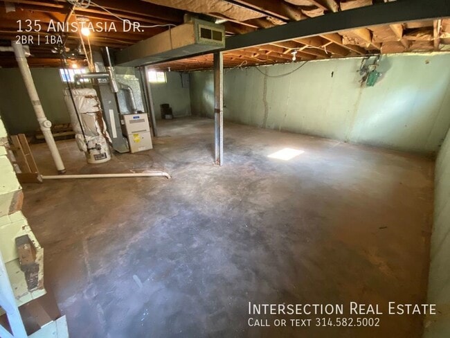 Building Photo - 135 Anistasia Dr