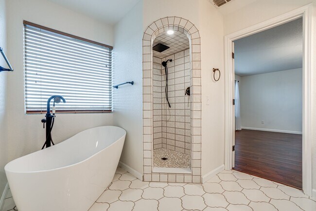 Building Photo - 6308 Parsley Hill