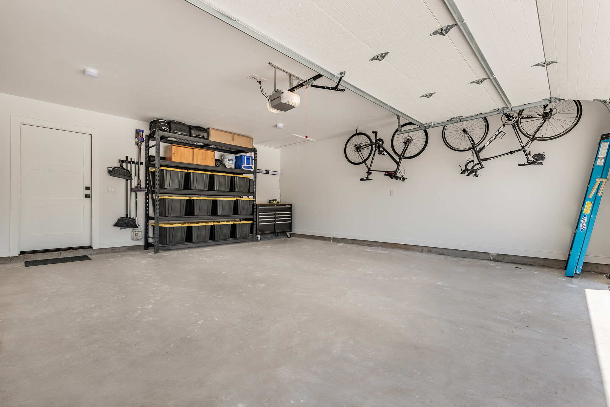 Garage - 3625 NW 53rd St