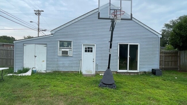 Building Photo - 558 Cincinnati Ave