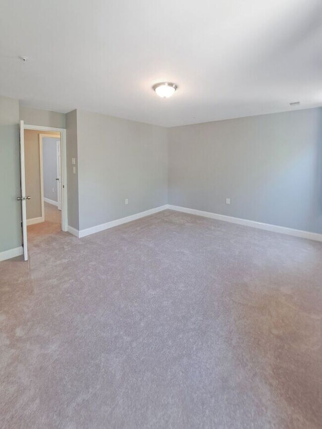 Building Photo - Amazing 4 Bedroom, 4 Bath SFH Corner Lot, ...