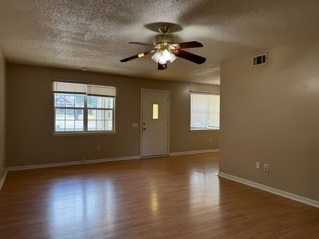 Building Photo - 1620 Hickory Pl