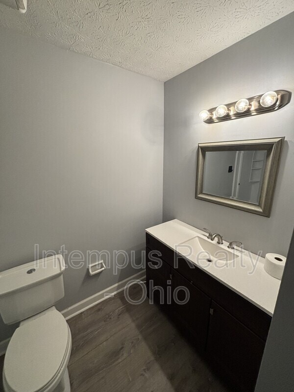 Building Photo - 4994 Wintersong Ln