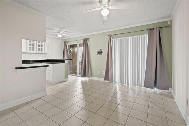 Building Photo - 4800 Pontchartrain Dr