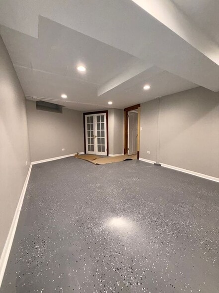 Building Photo - 936 W Roscoe St