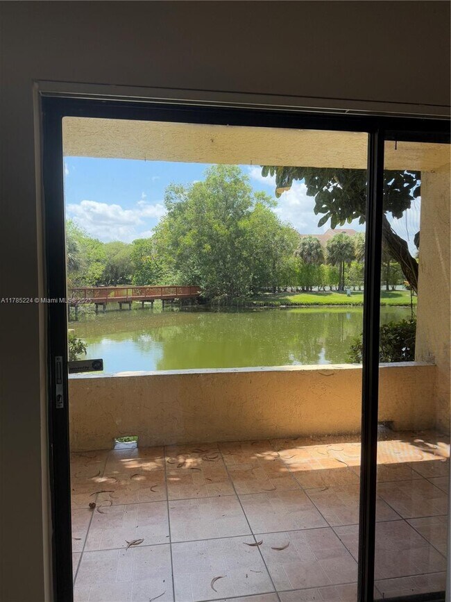 Building Photo - 9999 Summerbreeze Dr