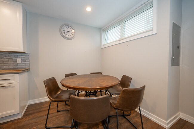 Building Photo - 769 N Uber St