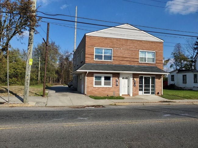 Building Photo - 15-17-17 E Main St