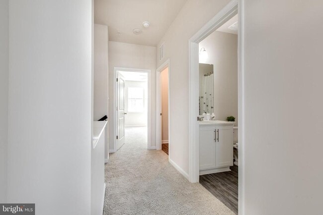 Building Photo - 3117 Laurel Hl Rd