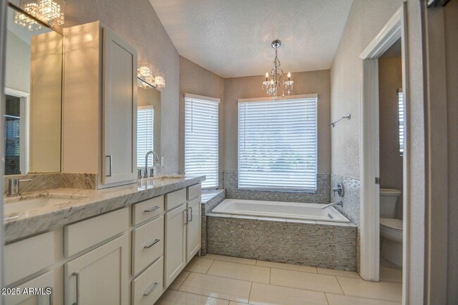 Building Photo - 4834 E Hillery Dr