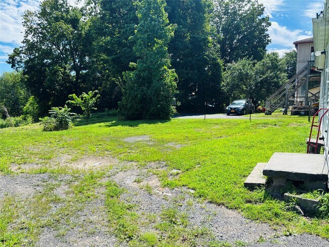 Building Photo - 22-24-24 Jane St