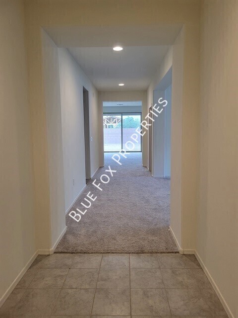 Building Photo - 5525 W Lazy Farm Dr