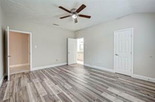 Building Photo - 6802 Glenray Dr