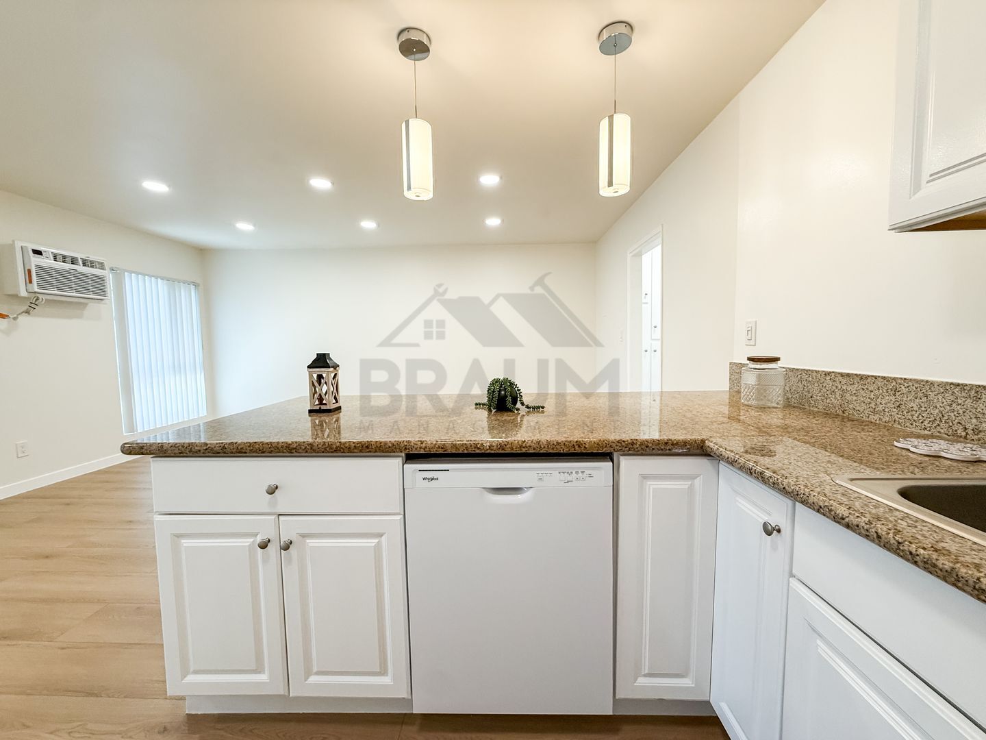 Building Photo - 5611 Fulcher Ave