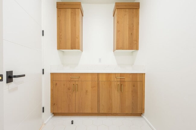 Building Photo - Brand New Townhouse in Luxury Neighborhood