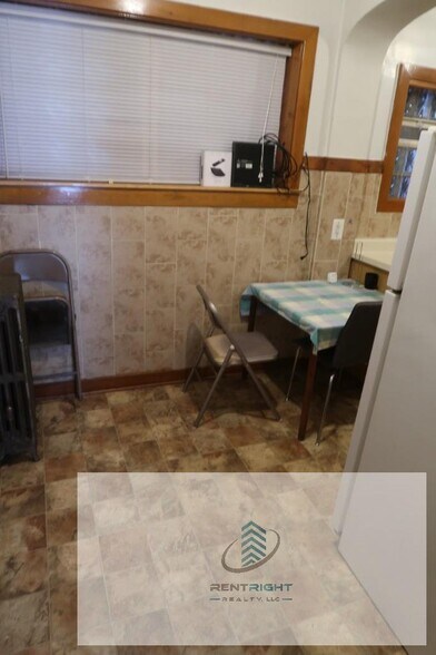 Building Photo - 5039 N Springfield Ave