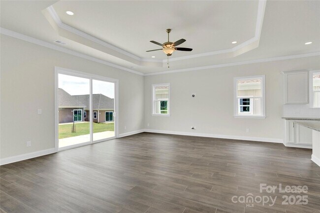 Building Photo - 6697 Star Dr