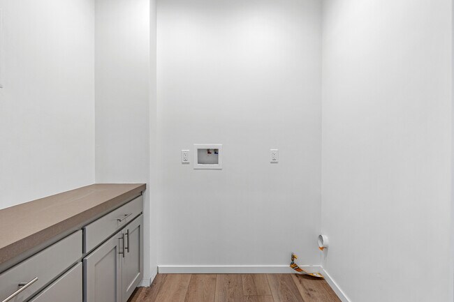 Building Photo - 15521 Patronella Ave