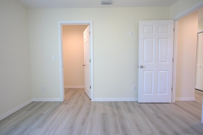 Building Photo - 253 Desoto Rd