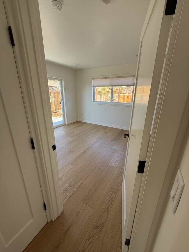 Building Photo - 1212 Chanticleer Ave