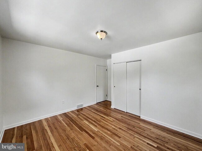 Building Photo - 4615 Lincoln Way E
