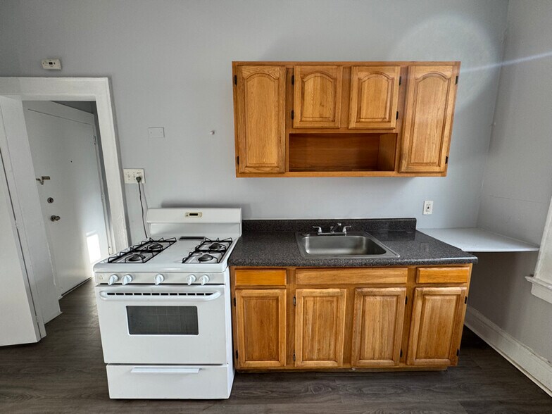 Building Photo - 21 Underwood St