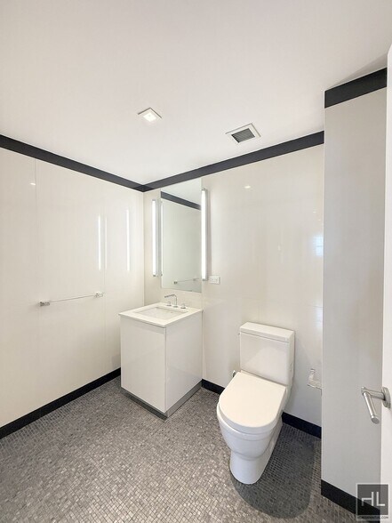 Building Photo - NO fee 4 bed 3.5 bath with Epic Views - WE...
