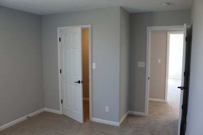 Building Photo - Move in Ready Beautiful 4 BR in Brownsburg!