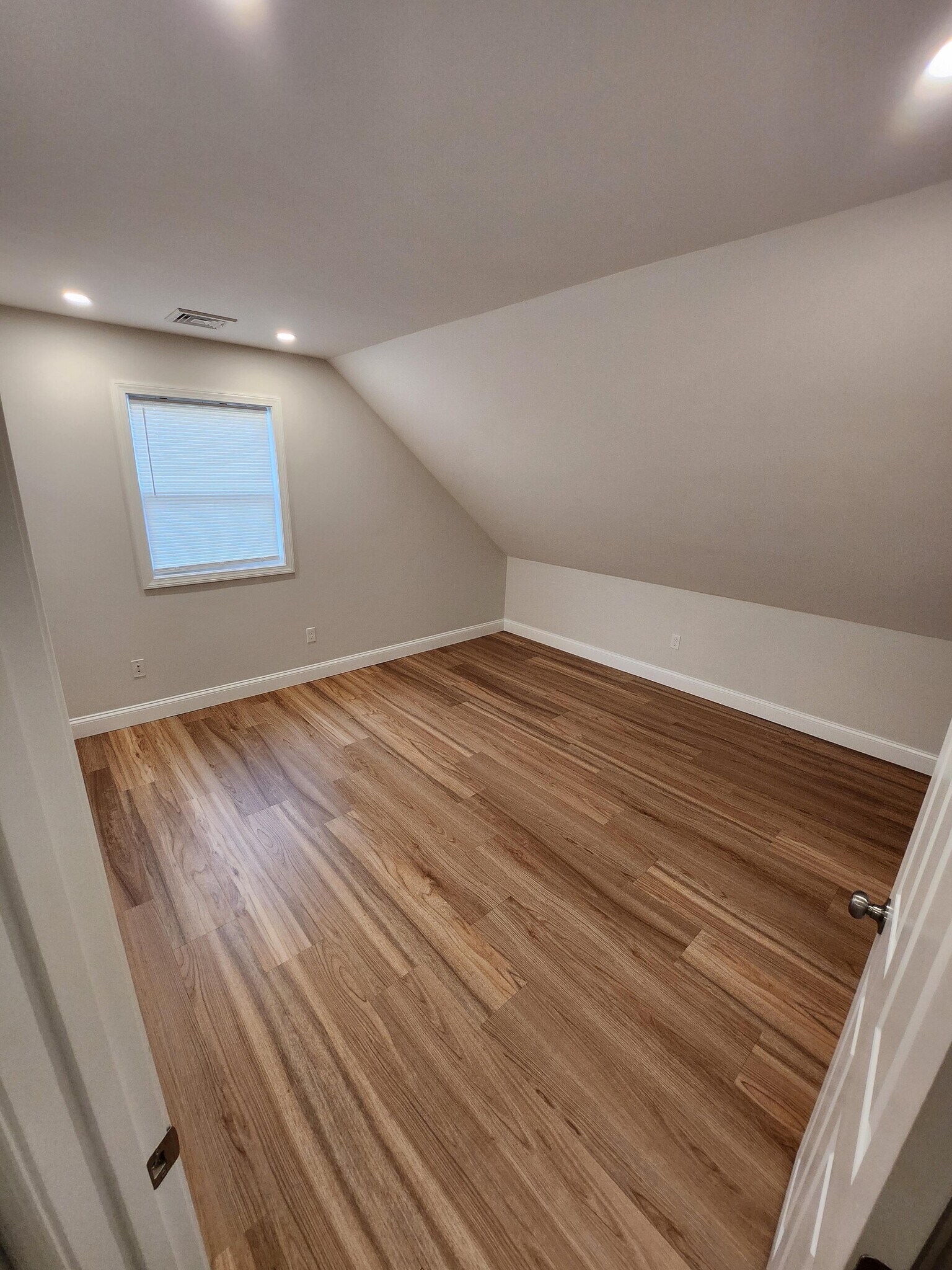 Building Photo - 48 Riverdale St