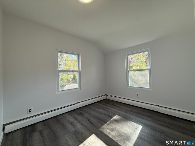 Building Photo - 218 Melville Ave
