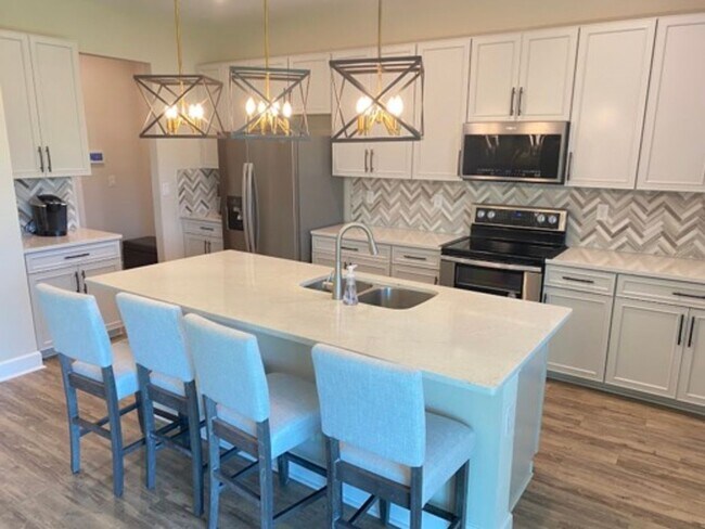 Building Photo - Beautiful 4 Bedroom Home in Amazing Wesley...