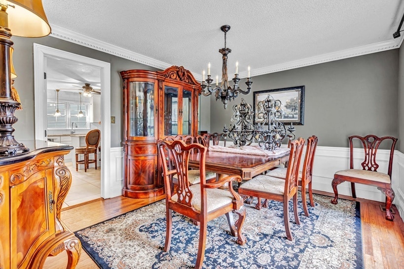 First floor dinning room - 4250 Edgewater Ct NW