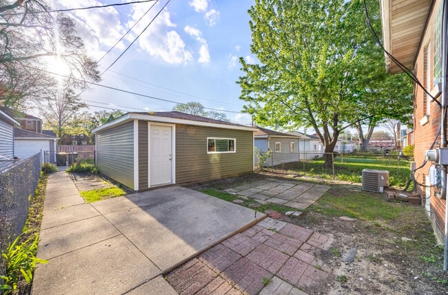 Building Photo - 4136 Park Ave