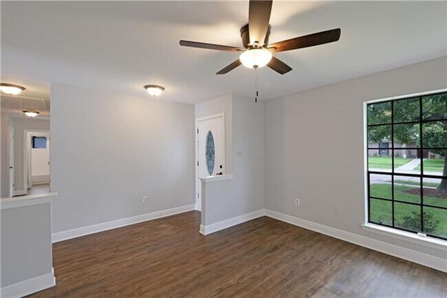 Building Photo - Four Bedroom, Two Bath- N Lake Verret
