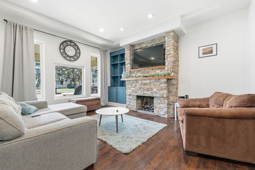 Building Photo - 2130 N Delaware St