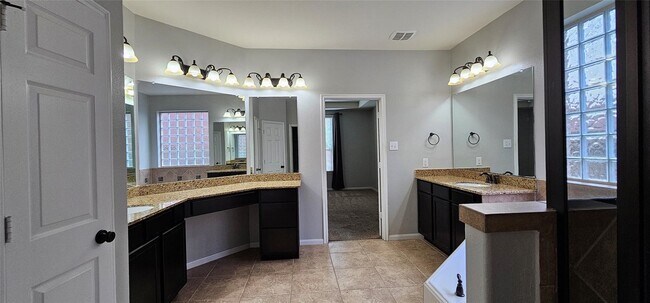 Building Photo - 6027 Turner Shadow Ln