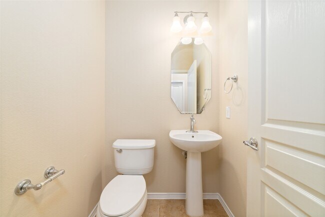 Building Photo - 6403 Guilford Glen Ln