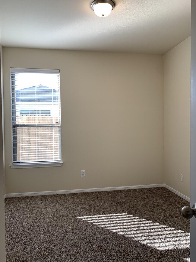 Building Photo - 4728 Fawn Valley Dr