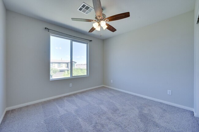 Building Photo - NW!! Solar!!  Gated!!  Bed and bath downst...