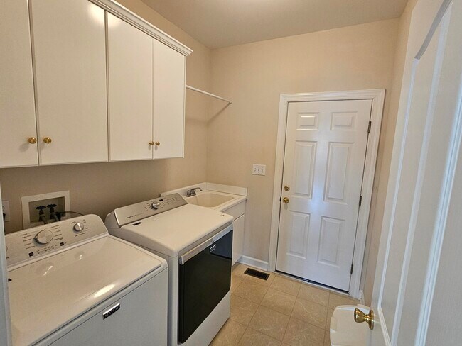 Building Photo - 115 Willow Oak Loop