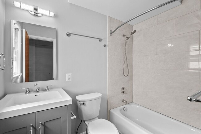 Building Photo - 5 Bed 3 Bath - Chevy Chase Rambler - Move ...