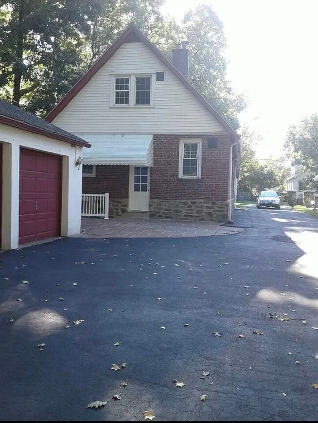 Primary Photo - 109 S Sycamore Ave